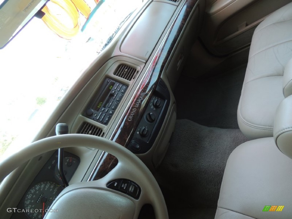 2004 Grand Marquis GS - Arizona Beige Metallic / Medium Parchment photo #20