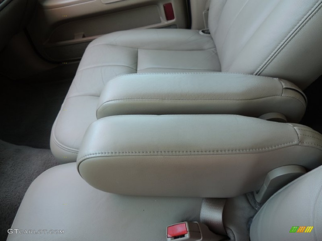 2004 Grand Marquis GS - Arizona Beige Metallic / Medium Parchment photo #21