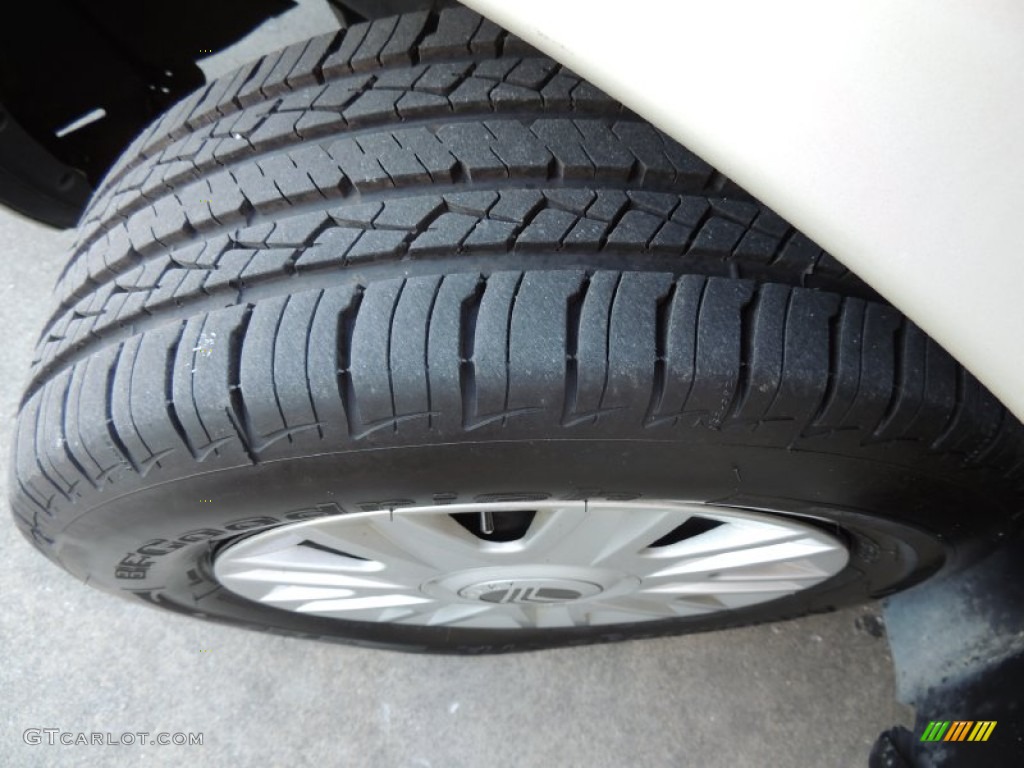 2004 Grand Marquis GS - Arizona Beige Metallic / Medium Parchment photo #23