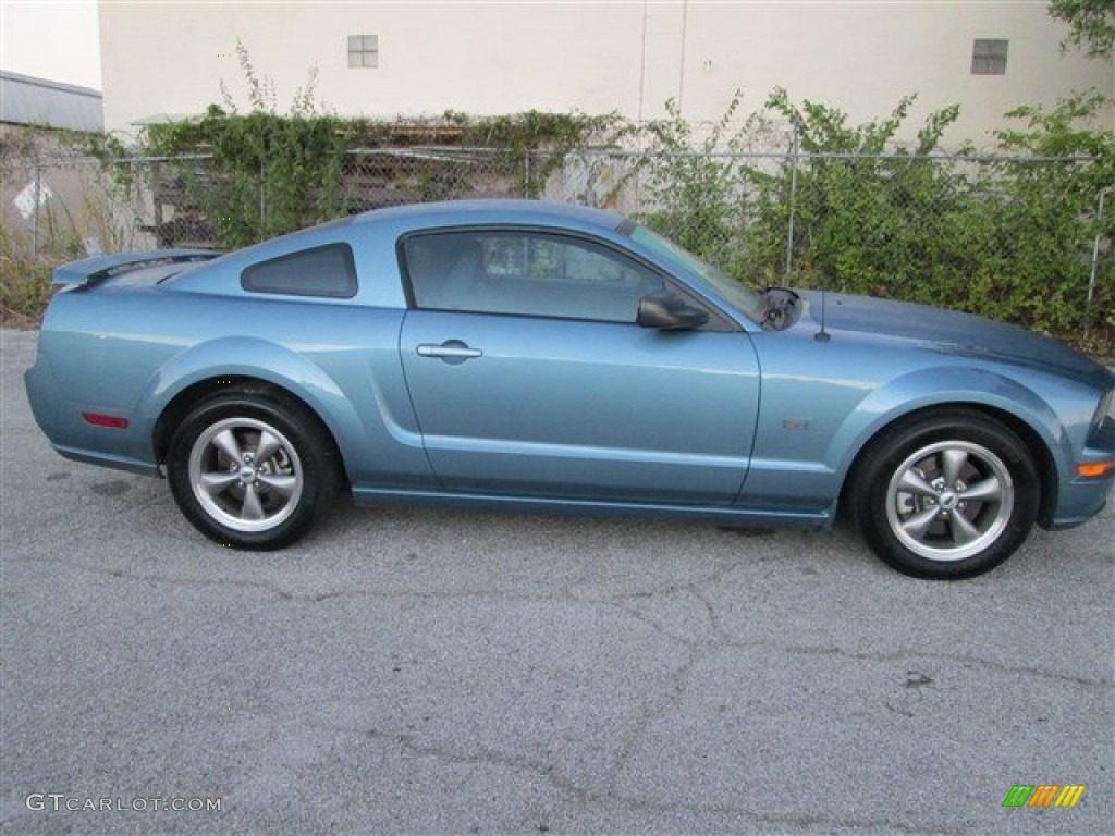 2006 Mustang GT Deluxe Coupe - Windveil Blue Metallic / Light Graphite photo #2