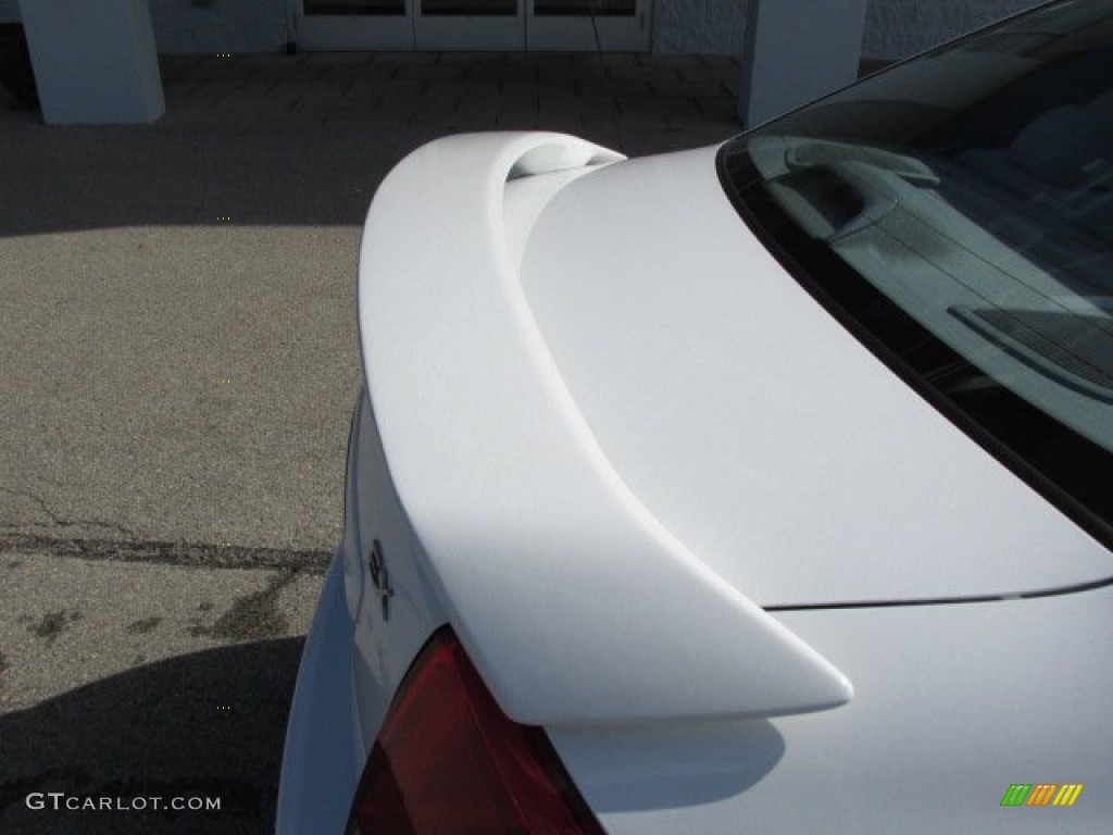 2009 Spectra EX Sedan - Clear White / Gray photo #10