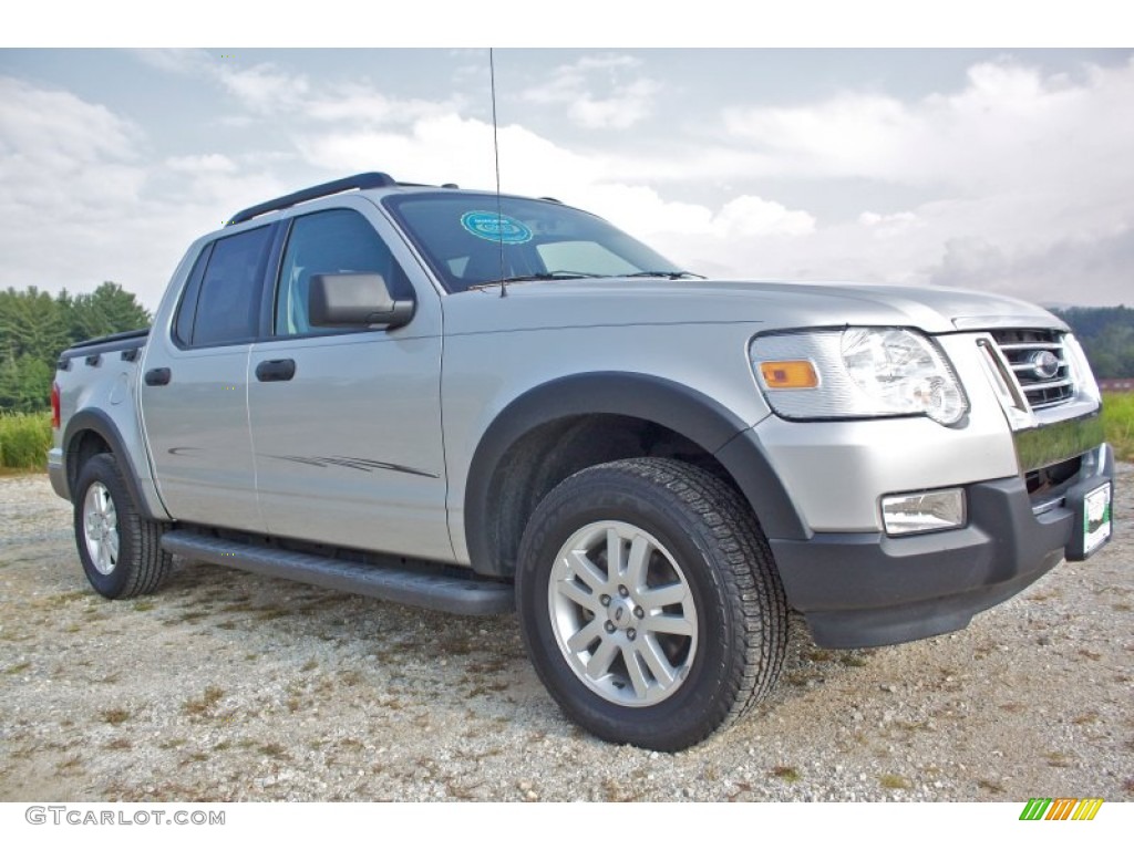 2010 Explorer Sport Trac XLT 4x4 - Brilliant Silver Metallic / Charcoal Black photo #3