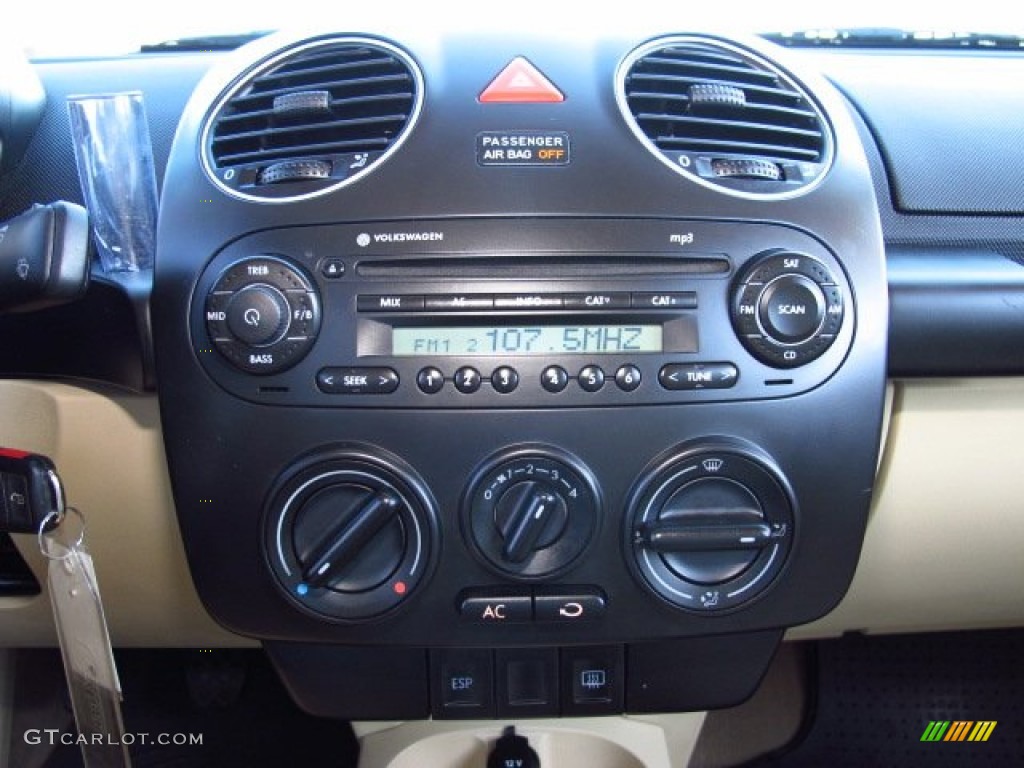 2008 Volkswagen New Beetle S Coupe Controls Photo #86149335