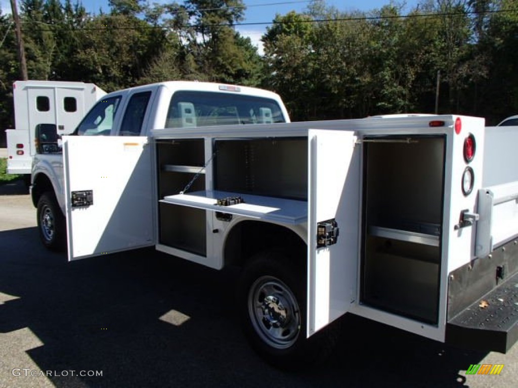 2014 F350 Super Duty XL SuperCab Utility Truck - Oxford White / Steel photo #11