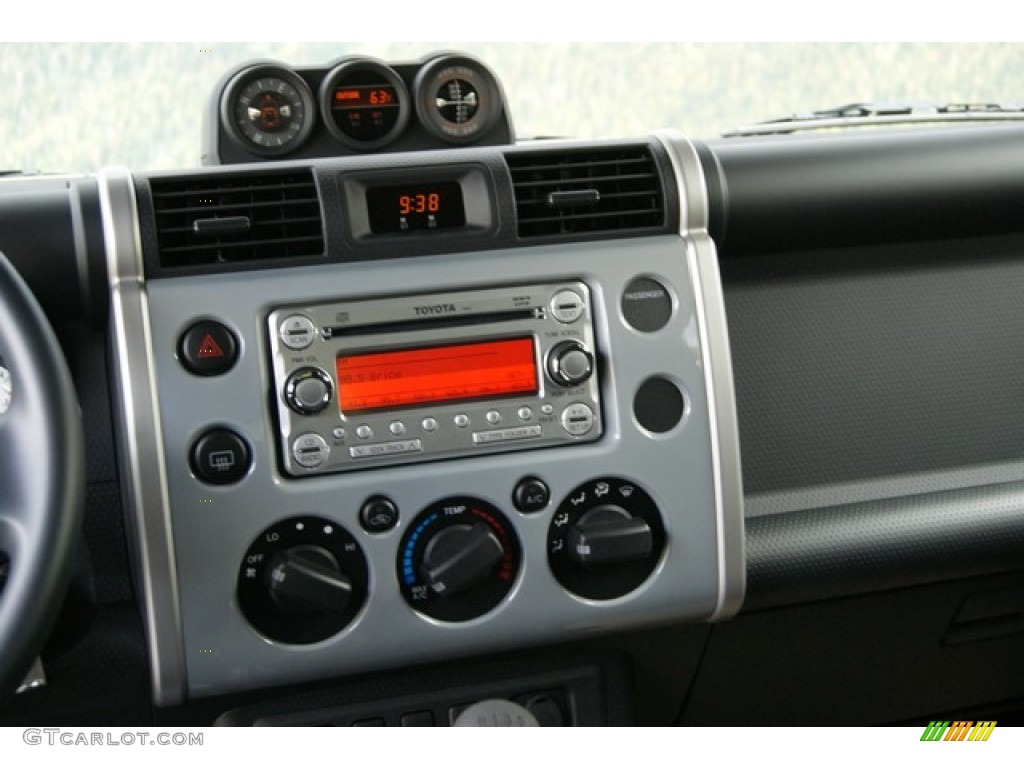 2014 Toyota FJ Cruiser 4WD Controls Photo #86152242