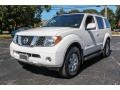 Avalanche White 2005 Nissan Pathfinder SE 4x4