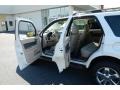 White Suede - Escape XLT V6 Photo No. 12