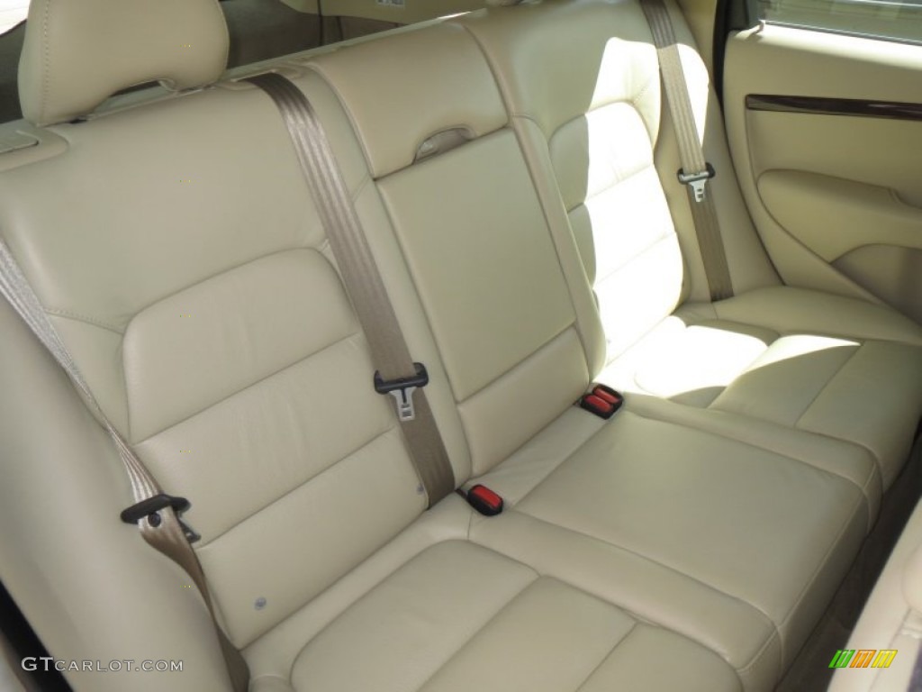 2010 Volvo V70 3.2 Rear Seat Photos