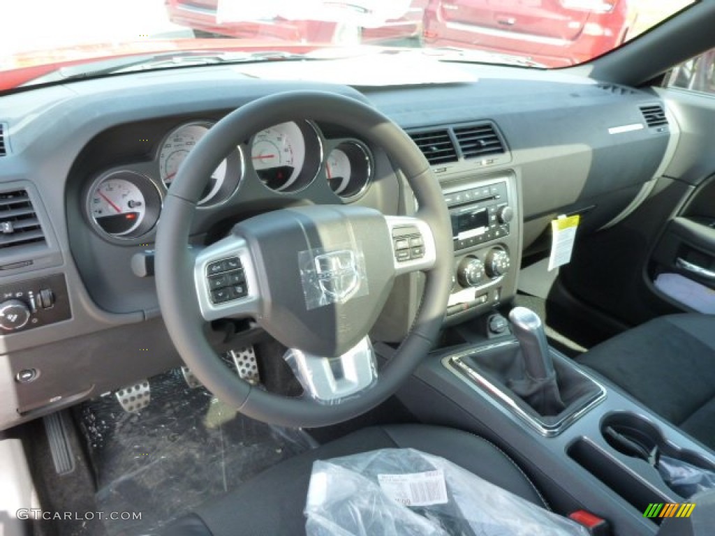 2014 Dodge Challenger R/T Classic Dashboard Photos