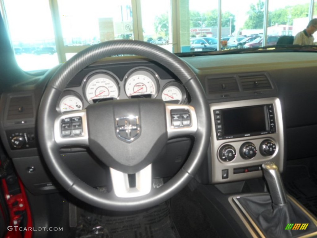 2011 Challenger SRT8 392 - Redline 3-Coat Pearl / Dark Slate Gray photo #17