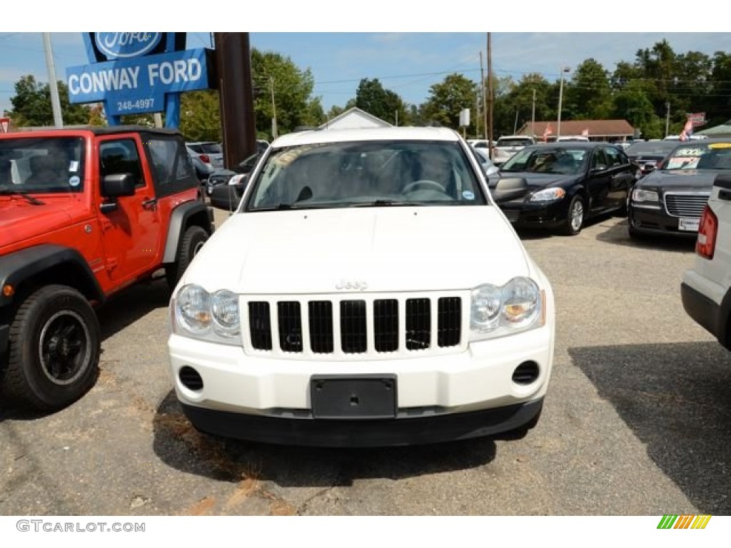 2006 Grand Cherokee Laredo - Stone White / Medium Slate Gray photo #2