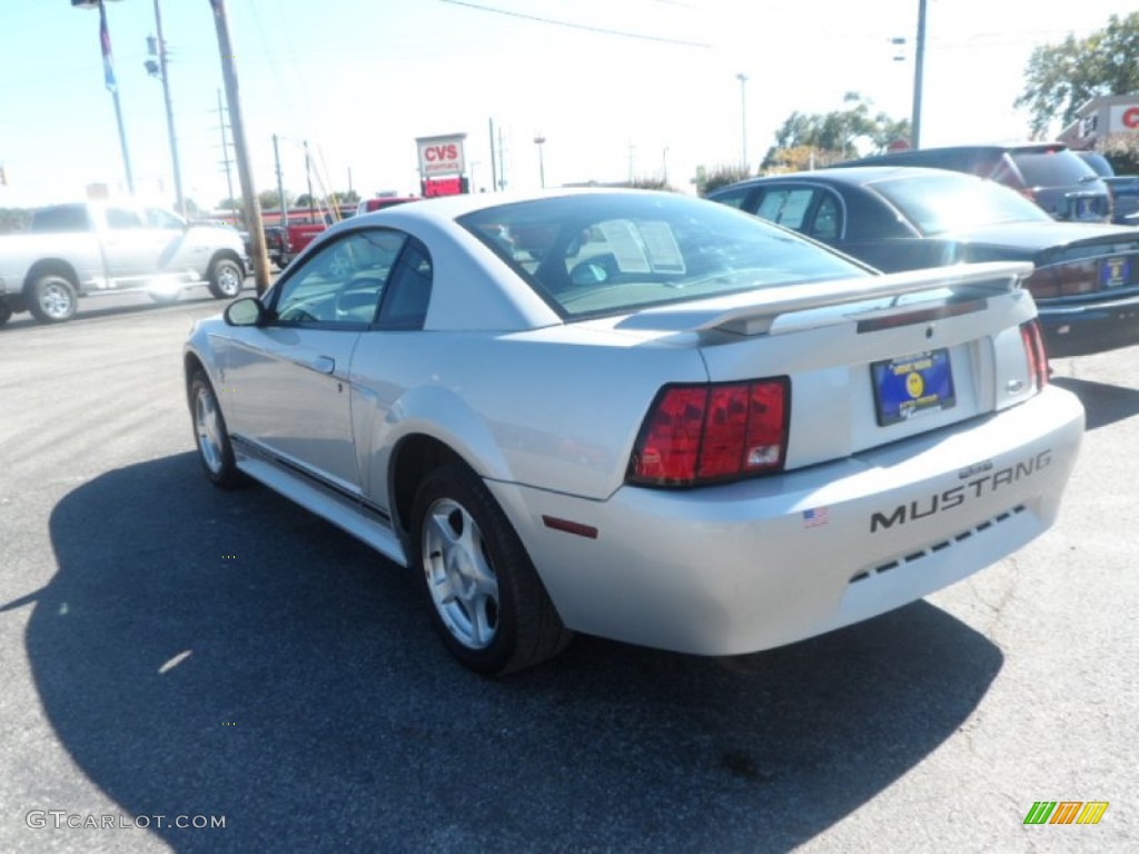 2001 Mustang V6 Coupe - Silver Metallic / Dark Charcoal photo #2
