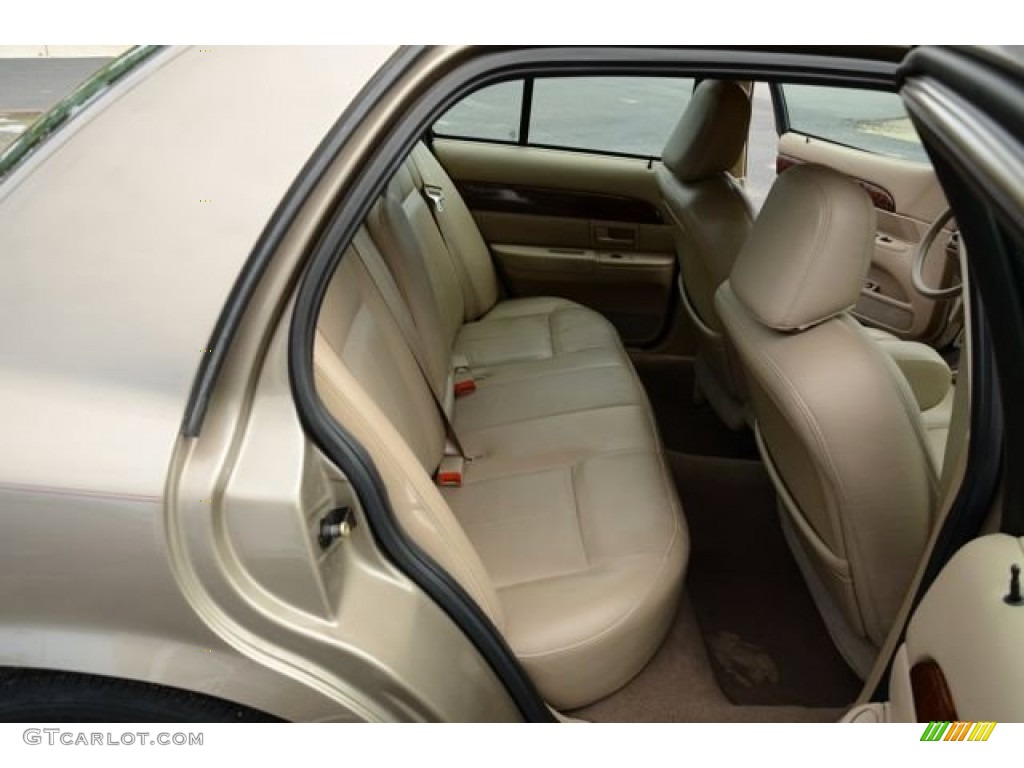 2004 Grand Marquis GS - Arizona Beige Metallic / Medium Parchment photo #15