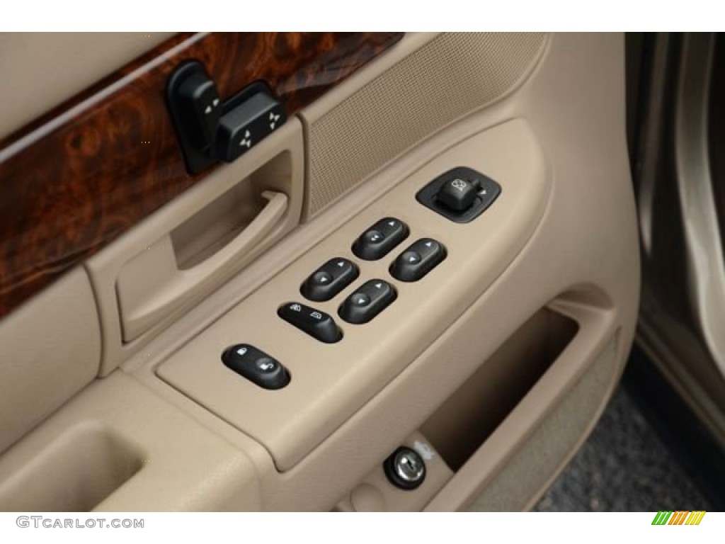 2004 Grand Marquis GS - Arizona Beige Metallic / Medium Parchment photo #19