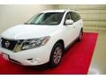 2013 Moonlight White Nissan Pathfinder SV  photo #3