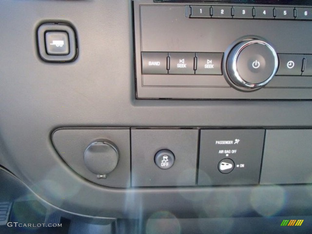 2014 Chevrolet Express 2500 Cargo WT Controls Photo #86177531