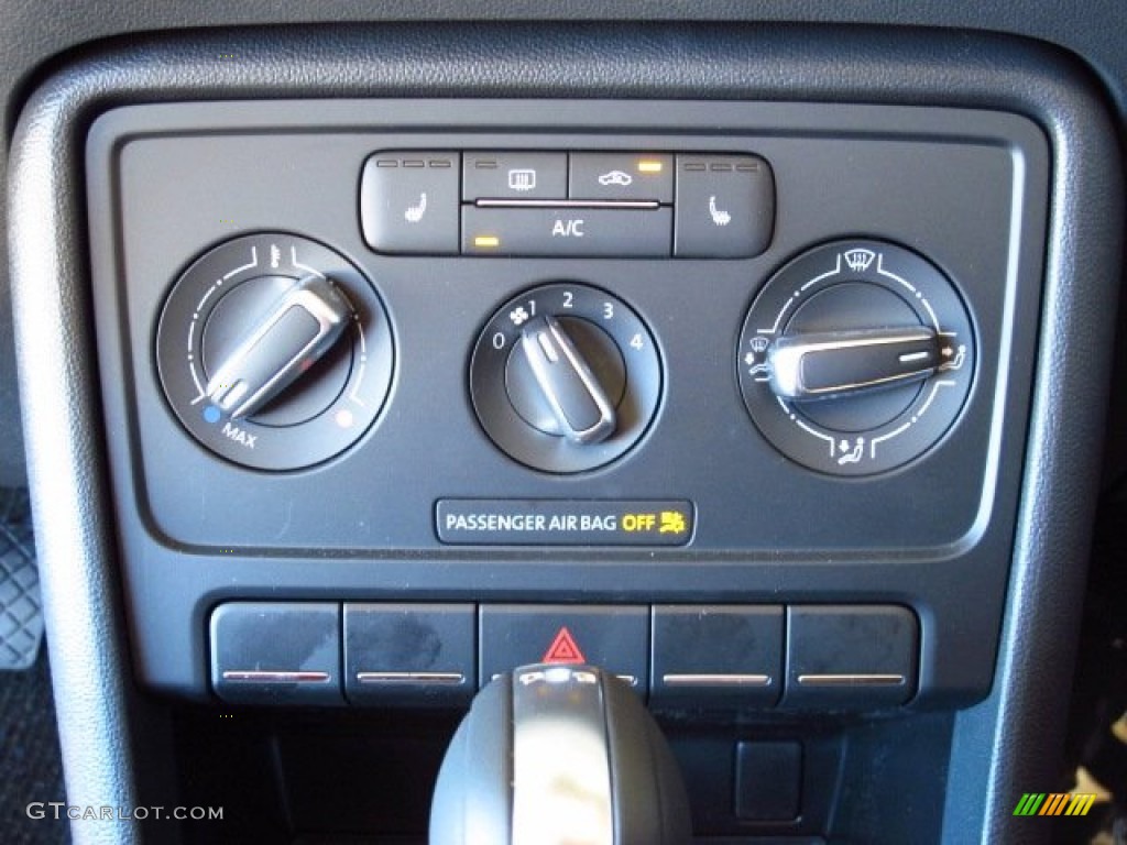 2014 Volkswagen Beetle TDI Controls Photo #86184041