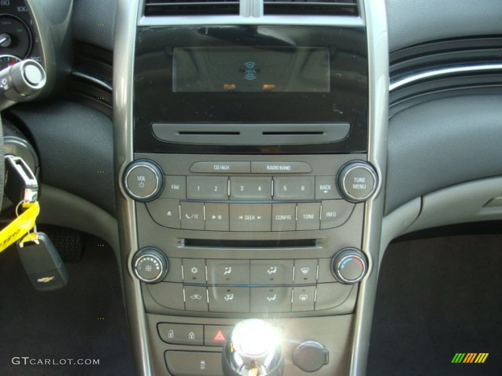 2013 Chevrolet Malibu LS Controls Photo #86185481