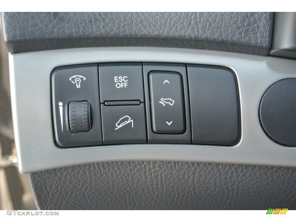 2009 Kia Borrego EX V8 Controls Photo #86185706