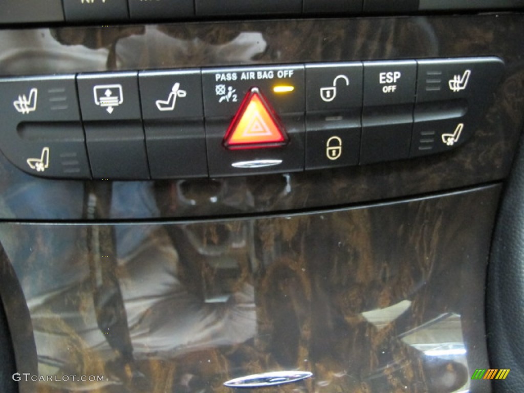 2008 CLS 550 - Black / Black photo #32