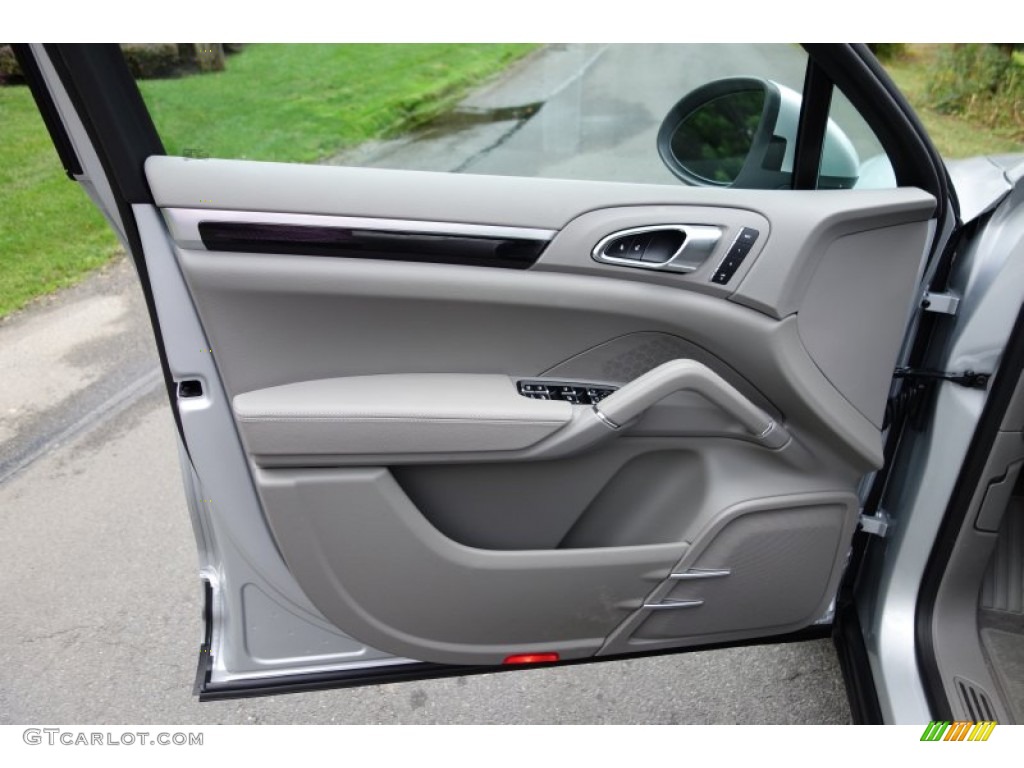 2014 Porsche Cayenne Standard Cayenne Model Platinum Grey Door Panel Photo #86194796