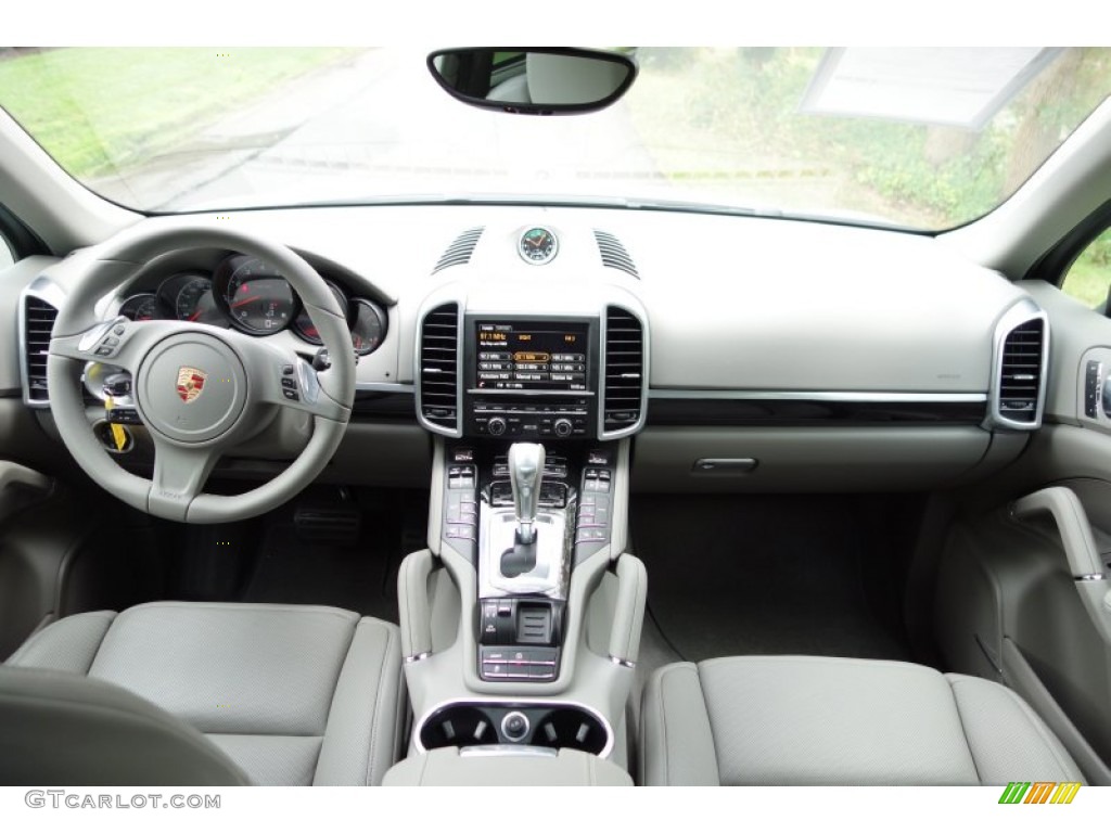 2014 Porsche Cayenne Standard Cayenne Model Platinum Grey Dashboard Photo #86194841
