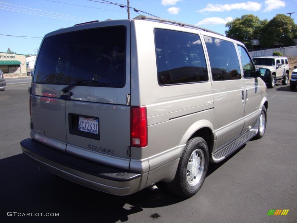 2002 Astro LT - Light Pewter Metallic / Medium Gray photo #7