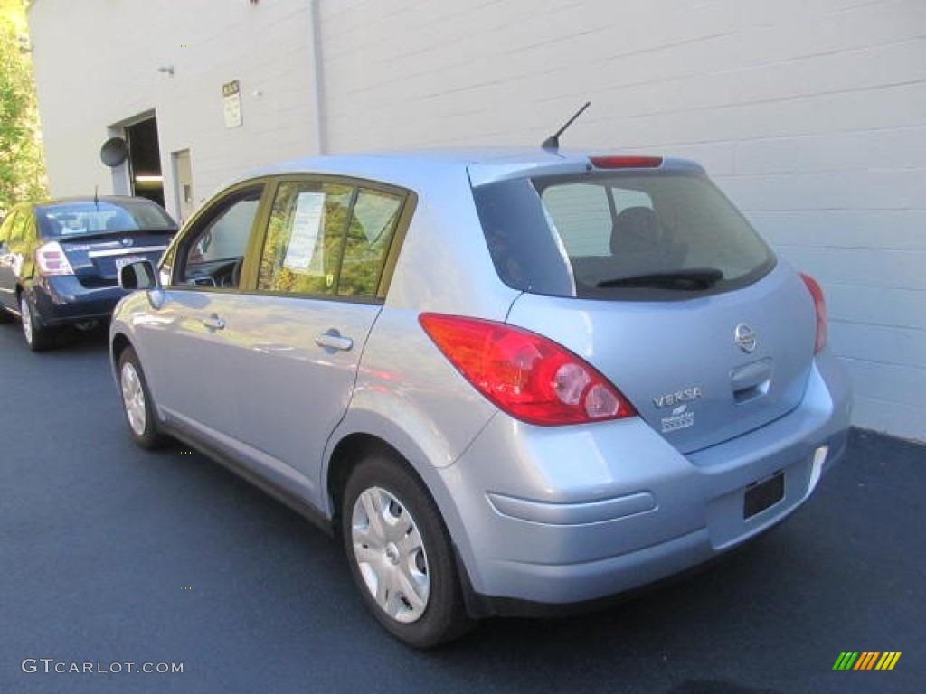 2011 Versa 1.8 S Hatchback - Arctic Blue Metallic / Charcoal photo #3