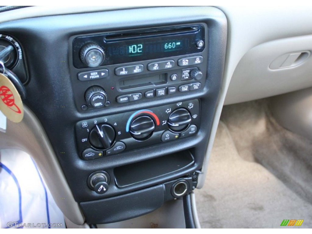 2003 Chevrolet Malibu Sedan Controls Photo #86203055