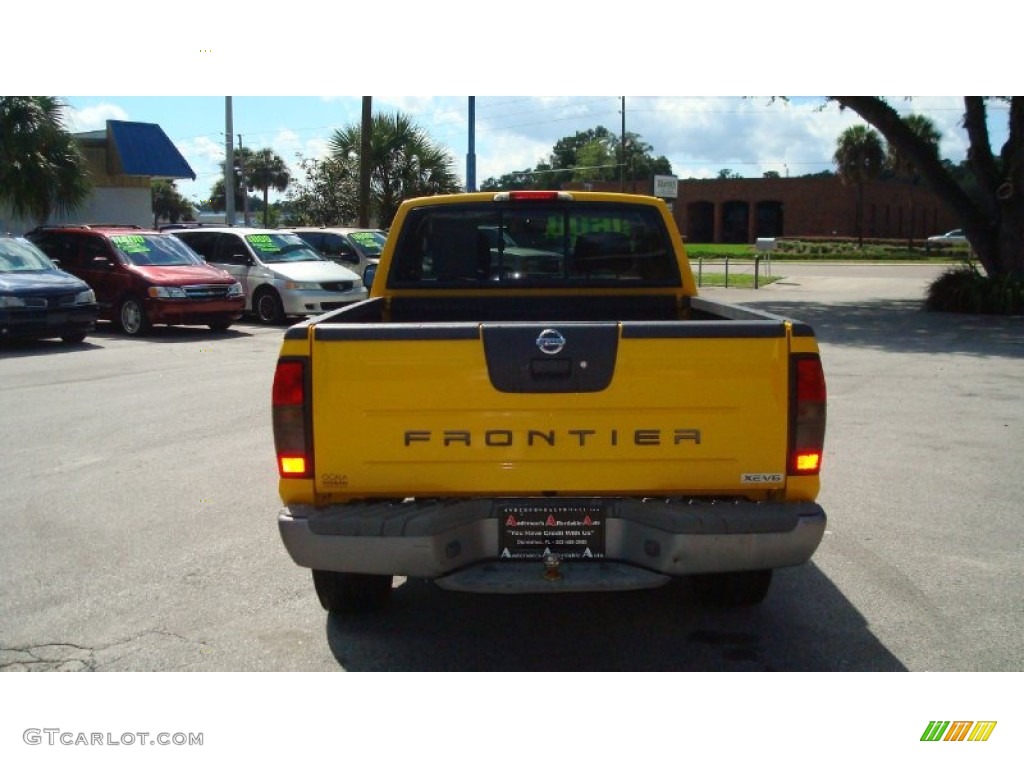 2004 Frontier XE King Cab Desert Runner - Solar Yellow / Gray photo #6