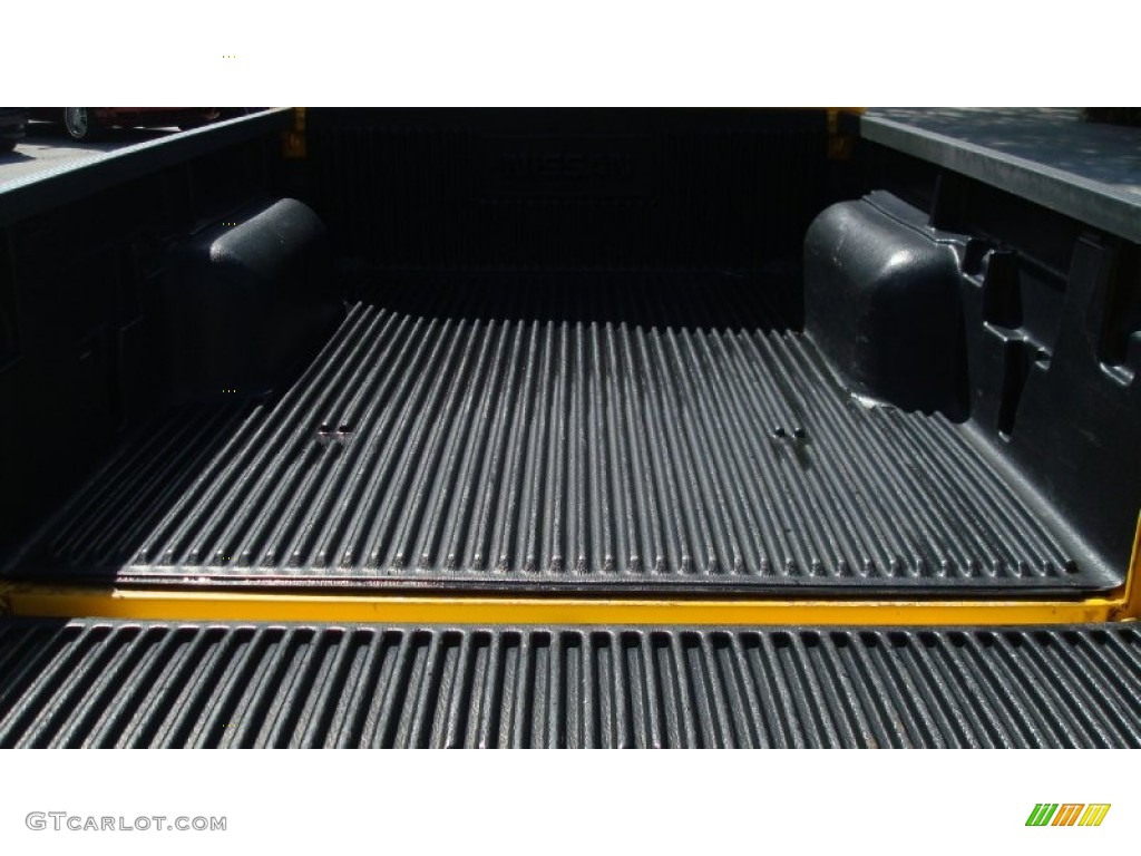 2004 Frontier XE King Cab Desert Runner - Solar Yellow / Gray photo #16