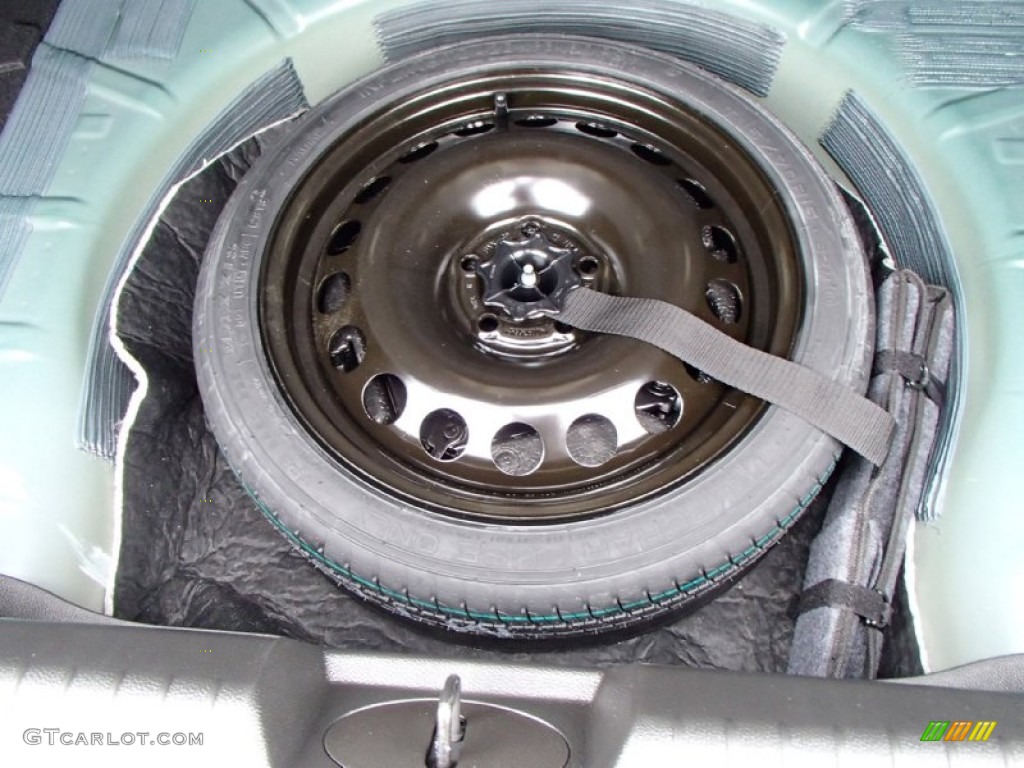 2014 Cruze LS - Rainforest Green Metallic / Jet Black/Medium Titanium photo #11