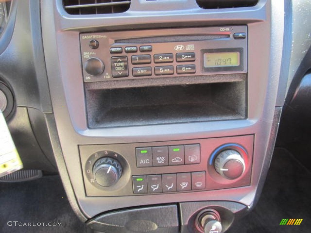 2004 Sonata  - Brilliant Silver / Black photo #16