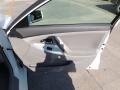Super White - Camry SE Photo No. 7