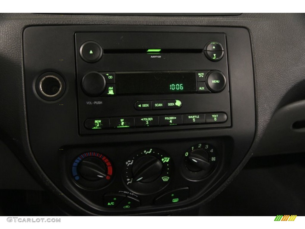 2007 Ford Focus ZXW SES Wagon Controls Photos