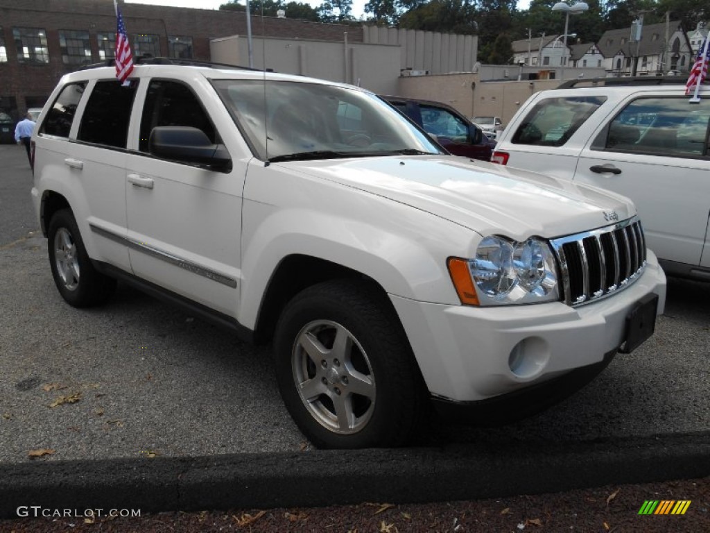 2005 Grand Cherokee Limited 4x4 - Stone White / Dark Khaki/Light Graystone photo #1