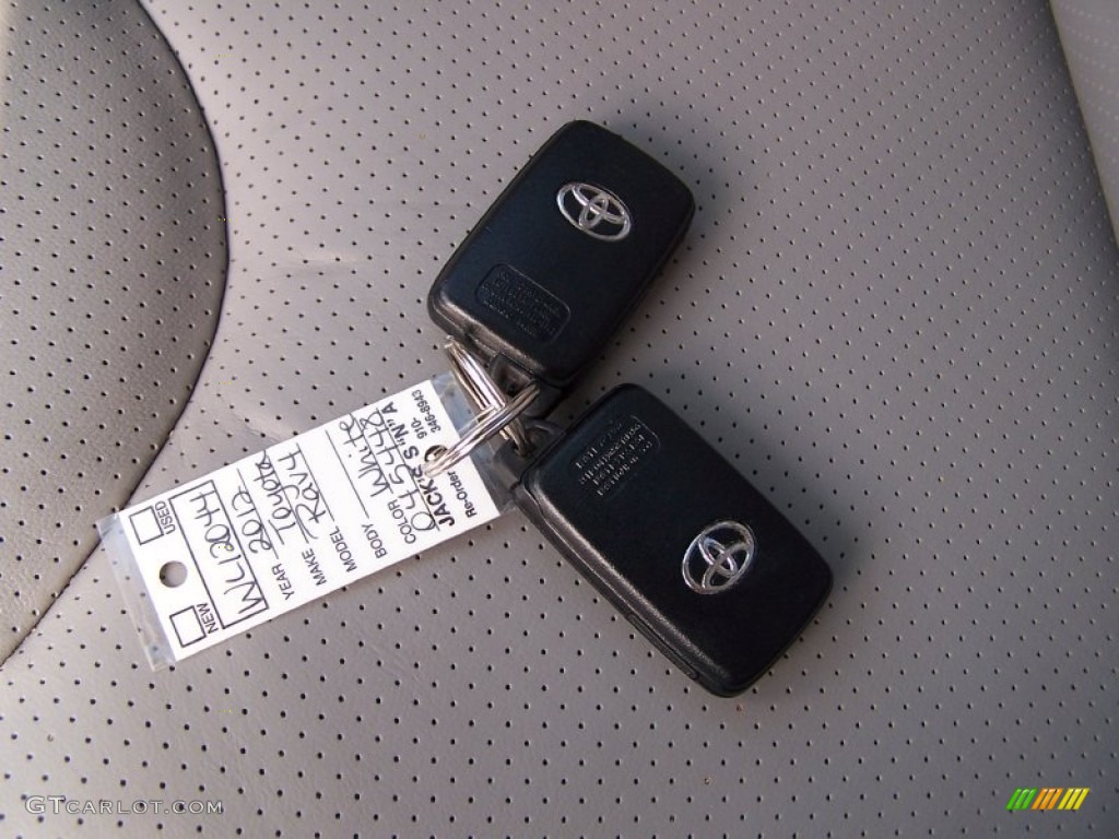 2012 Toyota RAV4 Limited Keys Photos