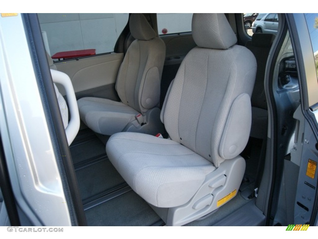 2014 Sienna LE AWD - Silver Sky Metallic / Light Gray photo #7