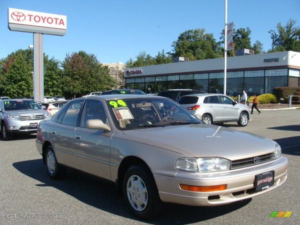 1994 Camry LE Sedan - Cashmere Beige Metallic / Beige photo #1