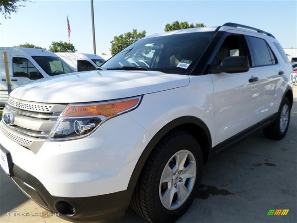 2014 Explorer FWD - Oxford White / Medium Light Stone photo #1