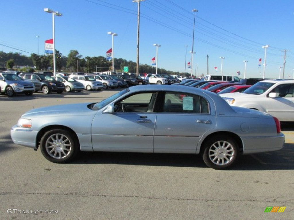2006 Town Car Signature - Light Ice Blue Metallic / Medium Light Stone photo #7