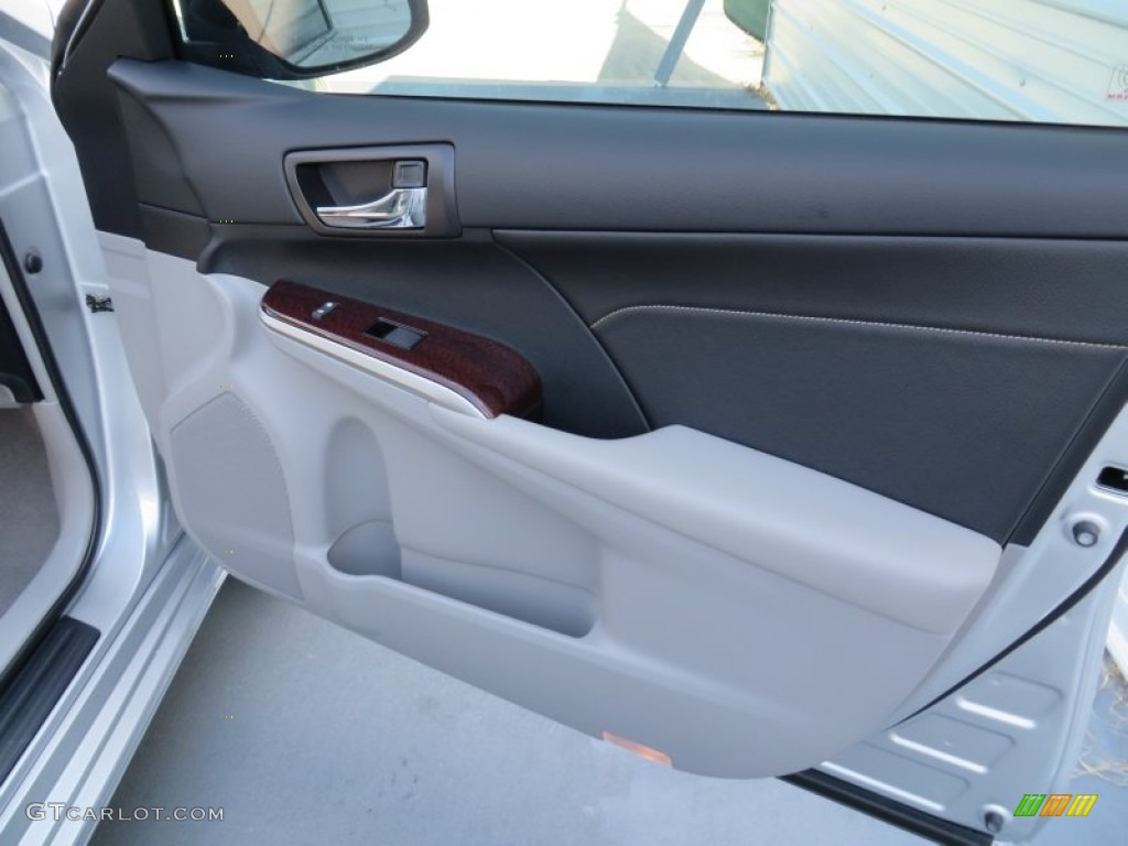 2014 Camry XLE - Classic Silver Metallic / Ash photo #18