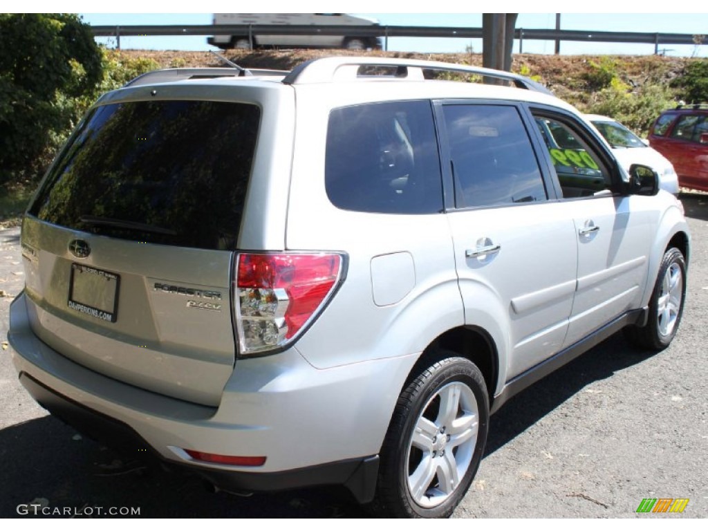 2010 Forester 2.5 X Premium - Spark Silver Metallic / Black photo #6