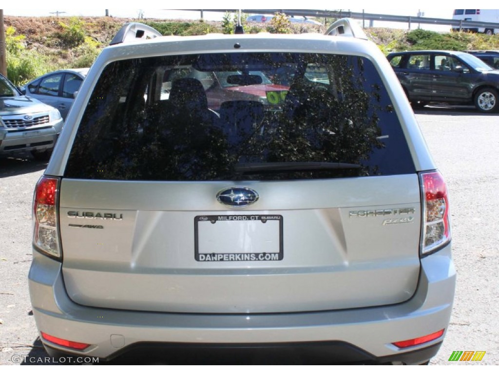2010 Forester 2.5 X Premium - Spark Silver Metallic / Black photo #7