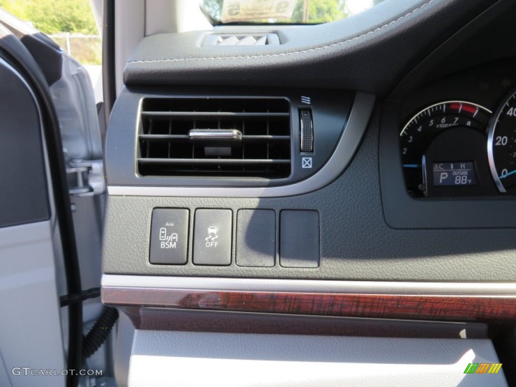 2014 Camry XLE - Classic Silver Metallic / Ash photo #38