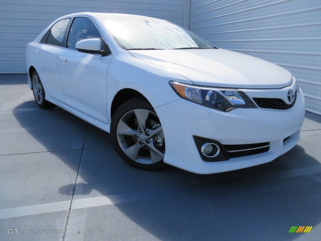 2014 Camry SE - Super White / Black photo #1