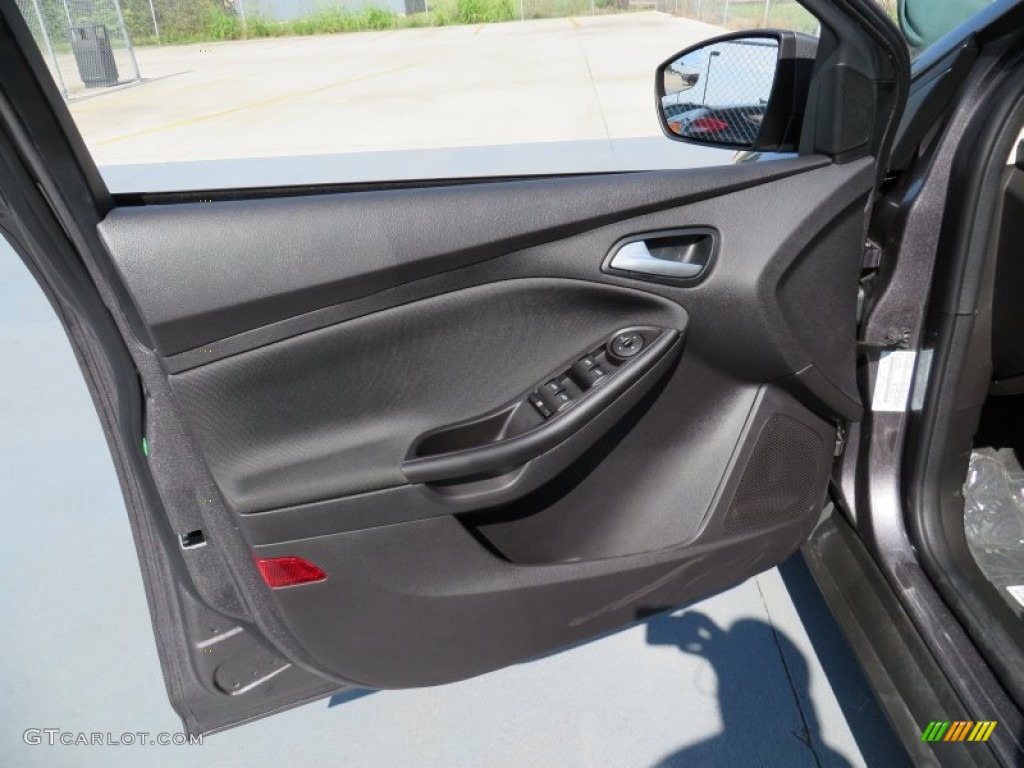 2014 Focus SE Hatchback - Sterling Gray / Charcoal Black photo #24
