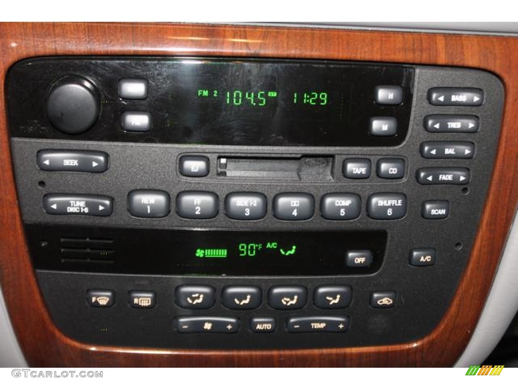 2005 Ford Taurus SEL Audio System Photos