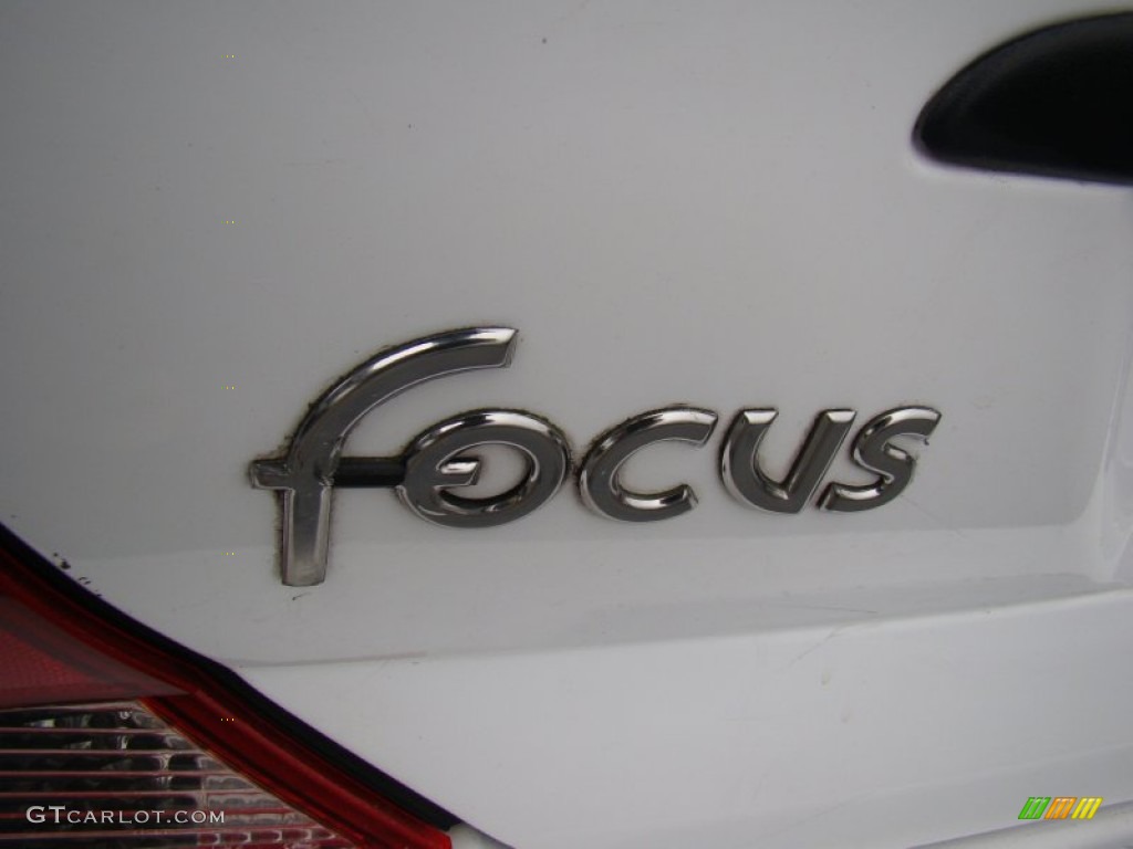 2004 Focus LX Sedan - Cloud 9 White / Medium Graphite photo #26