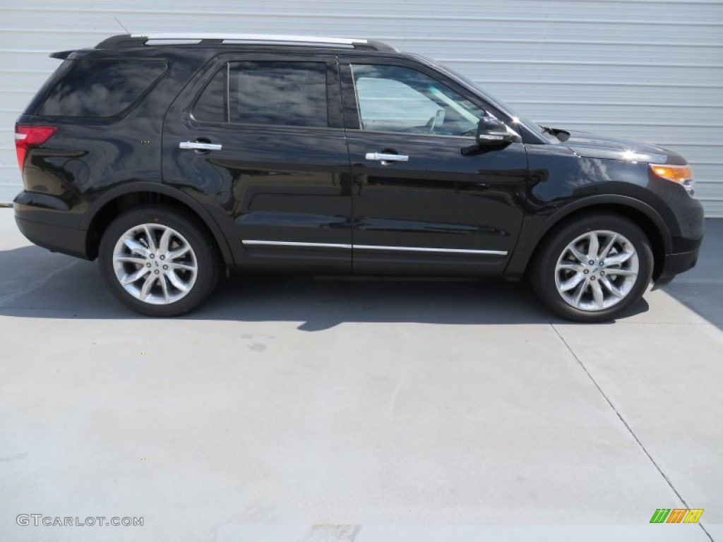 2014 Explorer XLT - Tuxedo Black / Charcoal Black photo #3